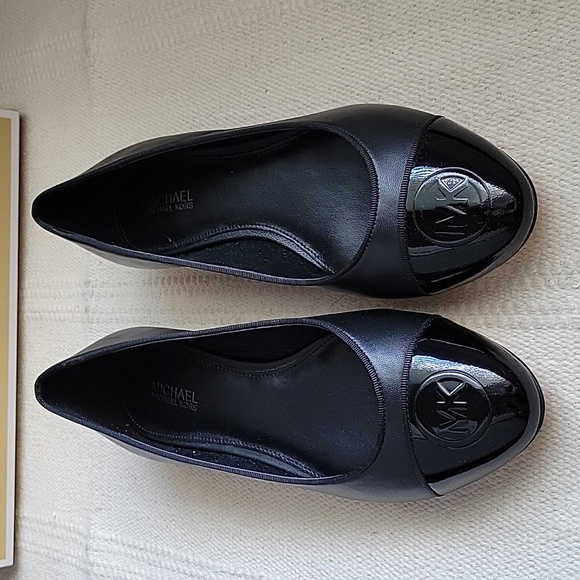 NEW!! Michael Kors ballet flats - Picture 2 of 8